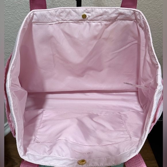Lululemon Daily Multi-Pocket Tote Bag 20L in the Blissful Pink Frosting Color - Picture 7 of 11